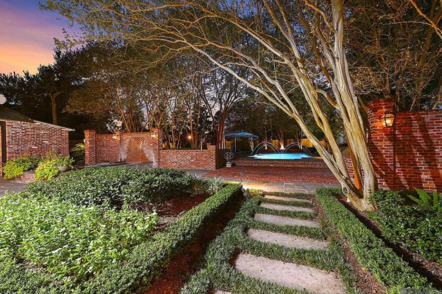 765 Myrtle View Dr, Baton Rouge, LA 70810