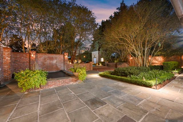 765 Myrtle View Dr, Baton Rouge, LA 70810