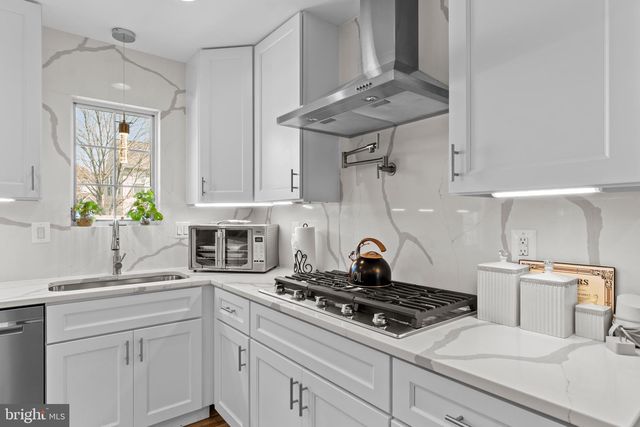 1735 CANAL RUN DR, Point Of Rocks, MD 21777