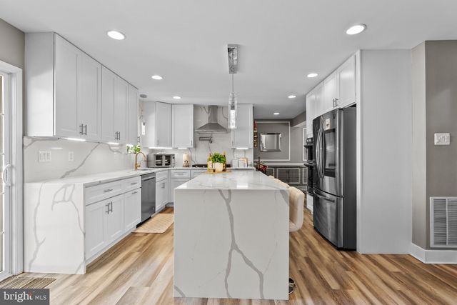 1735 CANAL RUN DR, Point Of Rocks, MD 21777