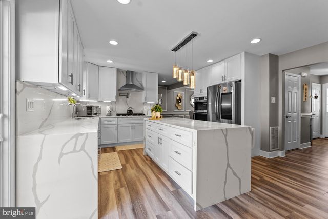 1735 CANAL RUN DR, Point Of Rocks, MD 21777