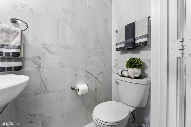 1735 CANAL RUN DR, Point Of Rocks, MD 21777