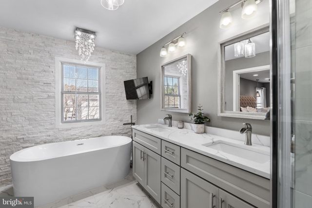 1735 CANAL RUN DR, Point Of Rocks, MD 21777