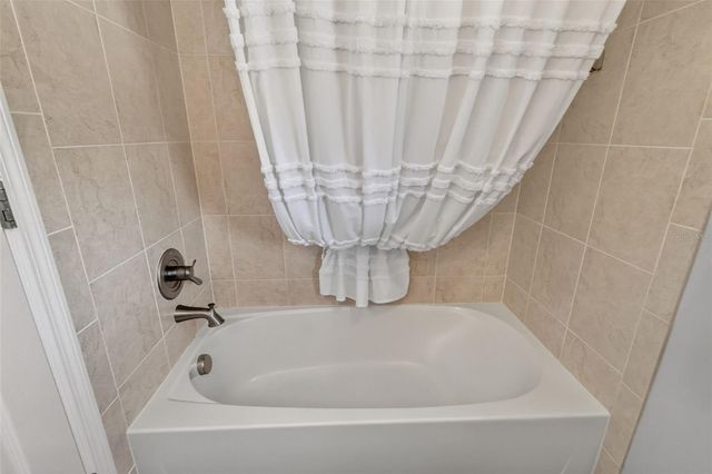562 AVECILLA DRIVE, The Villages, FL 32162