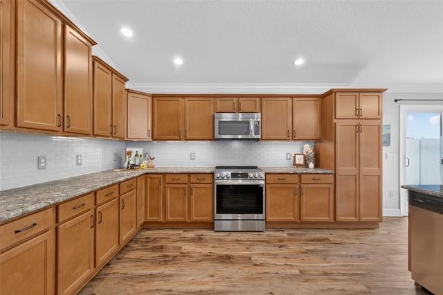 562 AVECILLA DRIVE, The Villages, FL 32162