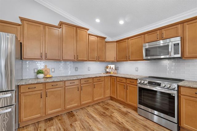 562 AVECILLA DRIVE, The Villages, FL 32162