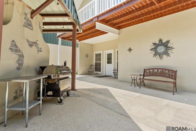 31719 River Pines Dr, Springfield, LA 70462