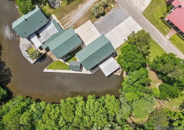 31719 River Pines Dr, Springfield, LA 70462