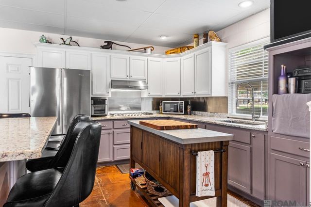 31719 River Pines Dr, Springfield, LA 70462