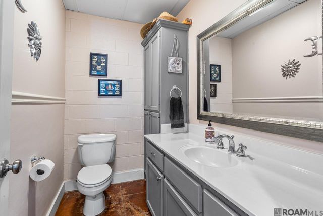 31719 River Pines Dr, Springfield, LA 70462