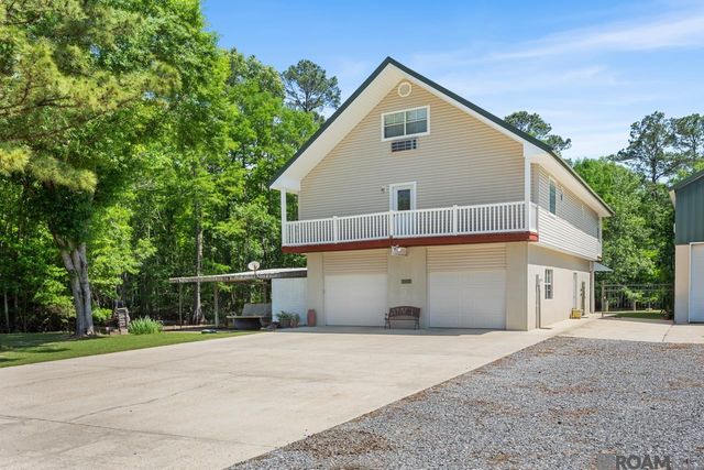 31719 River Pines Dr, Springfield, LA 70462