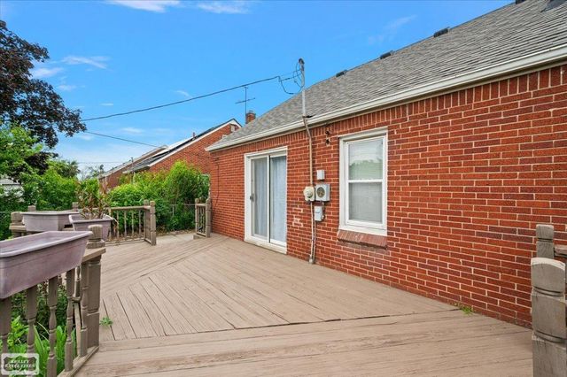 16504 Toepfer Drive, Eastpointe, MI 48021