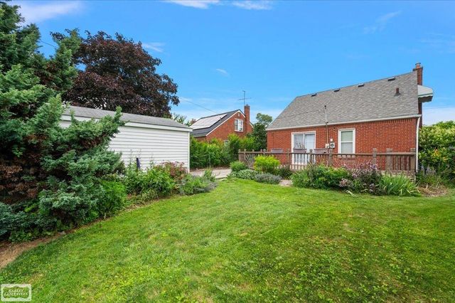 16504 Toepfer Drive, Eastpointe, MI 48021