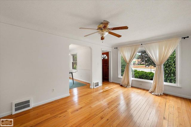16504 Toepfer Drive, Eastpointe, MI 48021