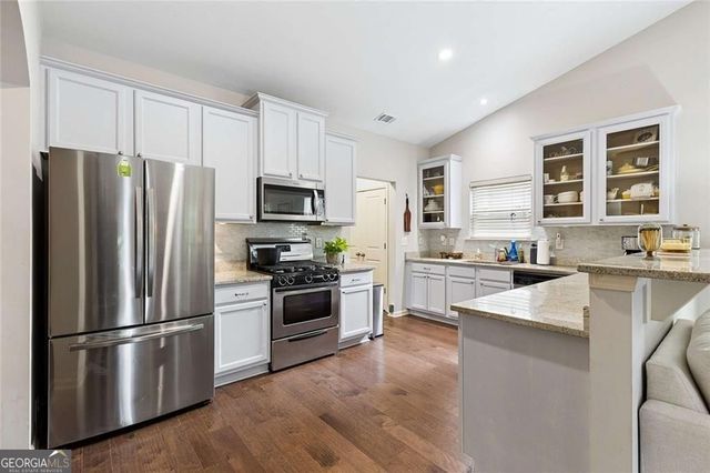 1725 Grand Oaks Drive, Woodstock, GA 30188