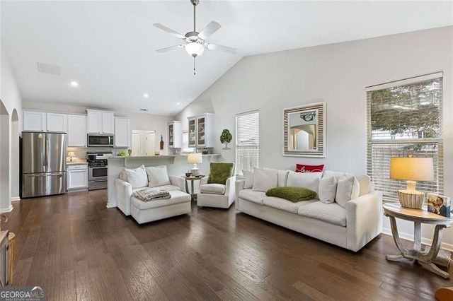 1725 Grand Oaks Drive, Woodstock, GA 30188