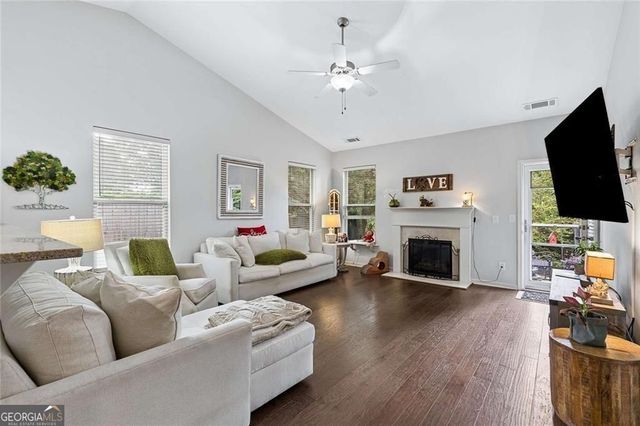 1725 Grand Oaks Drive, Woodstock, GA 30188