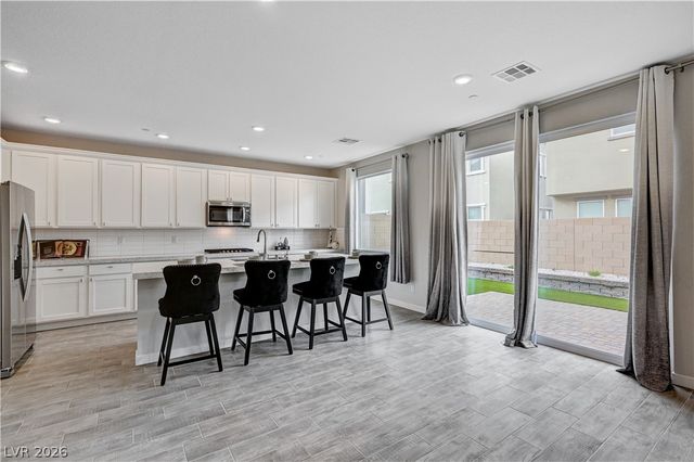 881 Dunkirk River Court, Henderson, NV 89011