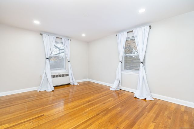 43 Arnold Way 43, West Hartford, CT 06119