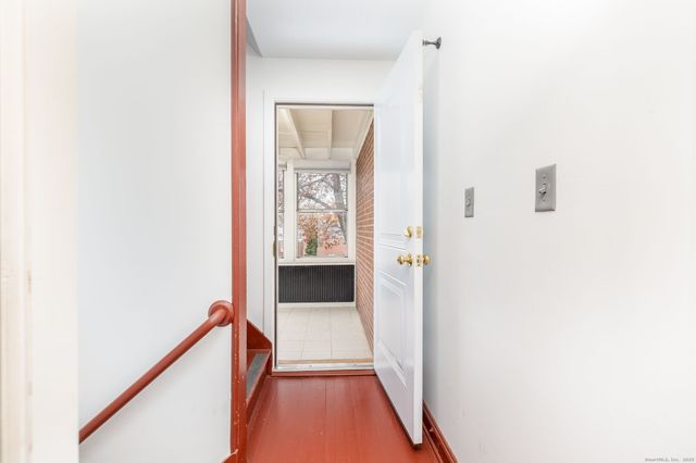 43 Arnold Way 43, West Hartford, CT 06119