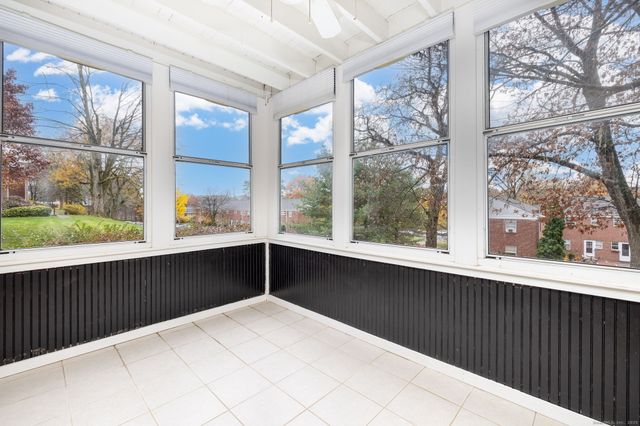 43 Arnold Way 43, West Hartford, CT 06119