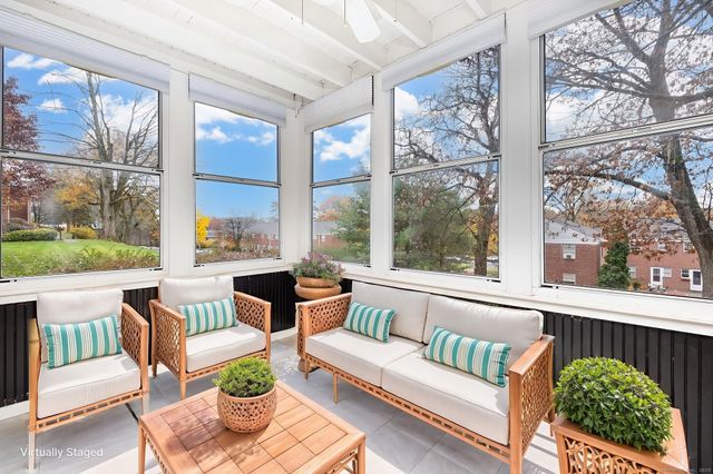 43 Arnold Way 43, West Hartford, CT 06119