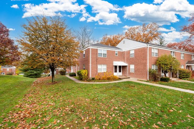 43 Arnold Way 43, West Hartford, CT 06119