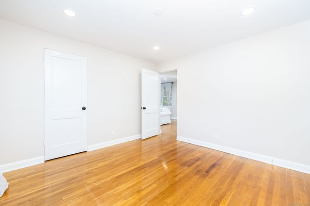 43 Arnold Way 43, West Hartford, CT 06119