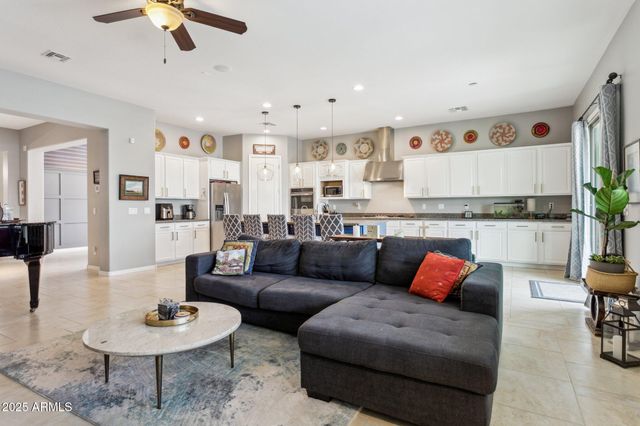 4204 E GRAND CANYON Drive, Chandler, AZ 85249