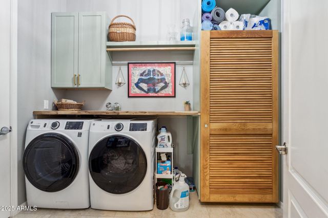 4204 E GRAND CANYON Drive, Chandler, AZ 85249