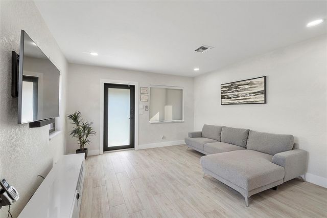 513 NW 17th Avenue, Fort Lauderdale, FL 33311