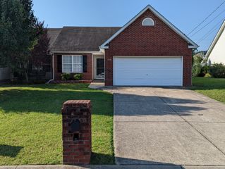 1039 Stonemark Trl, La Vergne, TN 37086