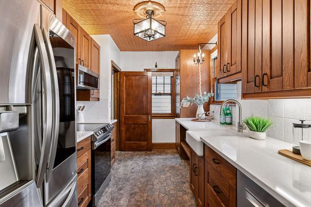 1870 Beechwood Avenue, Saint Paul, MN 55116