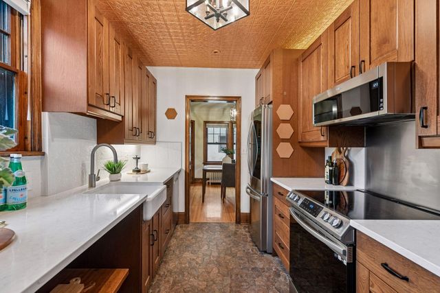 1870 Beechwood Avenue, Saint Paul, MN 55116