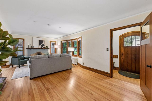 1870 Beechwood Avenue, Saint Paul, MN 55116