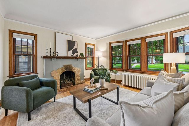 1870 Beechwood Avenue, Saint Paul, MN 55116