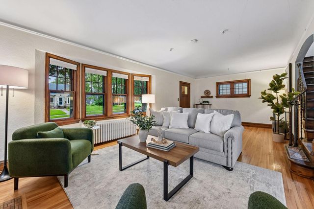 1870 Beechwood Avenue, Saint Paul, MN 55116