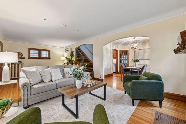 1870 Beechwood Avenue, Saint Paul, MN 55116