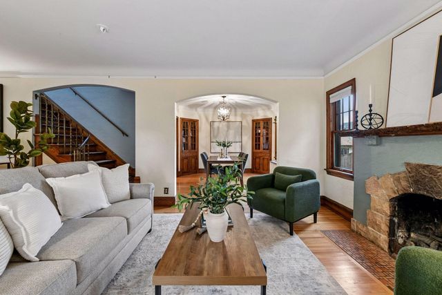 1870 Beechwood Avenue, Saint Paul, MN 55116