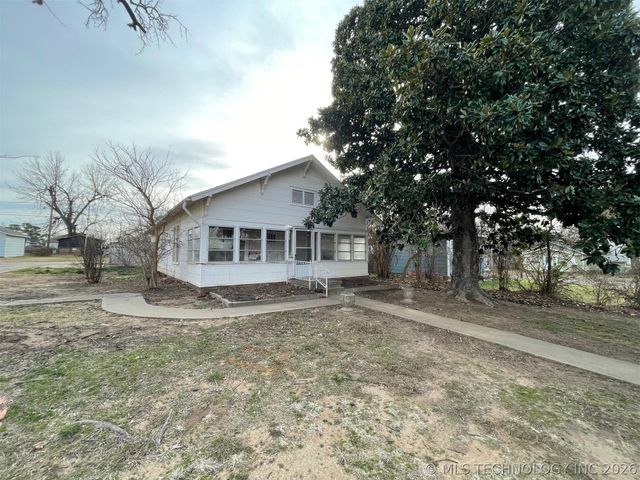 1002 E Thompson Avenue, Sapulpa, OK 74066