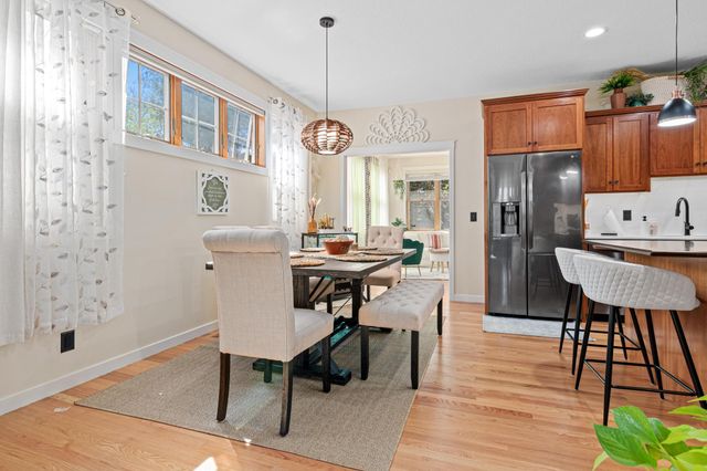 2710 Red Splendor Circle E, Maplewood, MN 55119