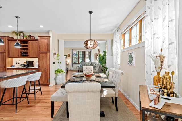 2710 Red Splendor Circle E, Maplewood, MN 55119