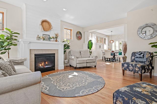 2710 Red Splendor Circle E, Maplewood, MN 55119