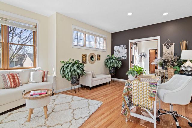 2710 Red Splendor Circle E, Maplewood, MN 55119