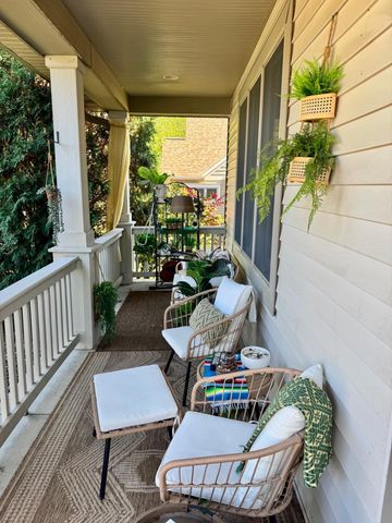 2710 Red Splendor Circle E, Maplewood, MN 55119