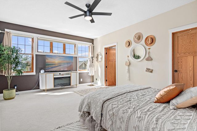 2710 Red Splendor Circle E, Maplewood, MN 55119