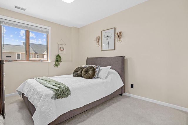 2710 Red Splendor Circle E, Maplewood, MN 55119