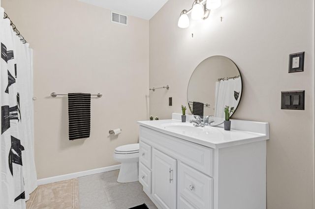 2710 Red Splendor Circle E, Maplewood, MN 55119