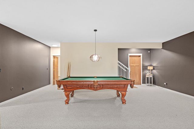2710 Red Splendor Circle E, Maplewood, MN 55119