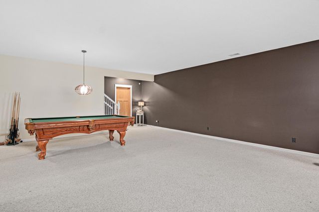 2710 Red Splendor Circle E, Maplewood, MN 55119